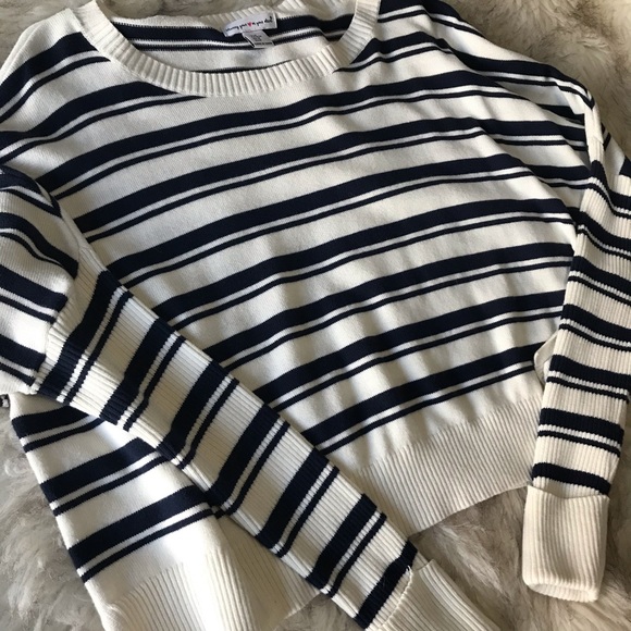 Cropped Sweater - Picture 1 of 5